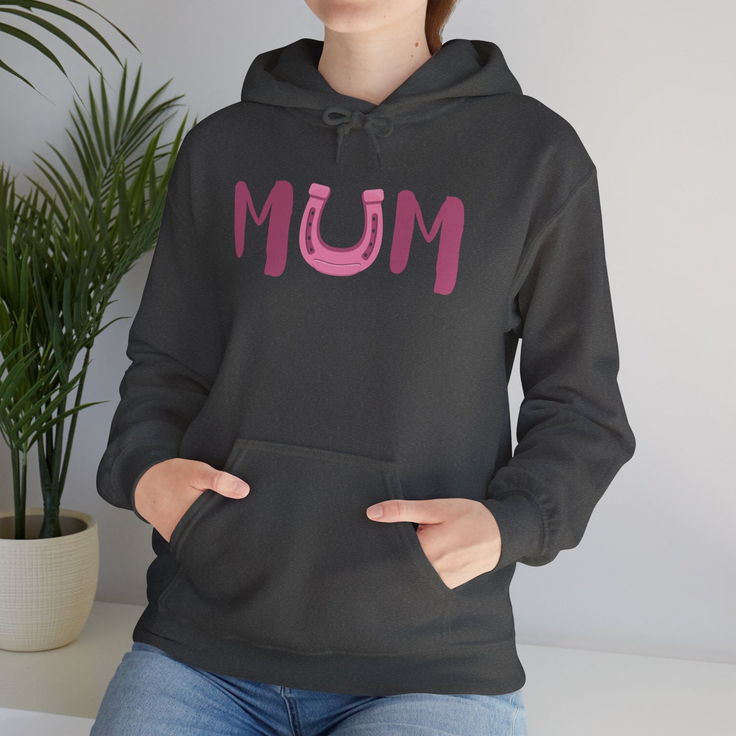 MUM Reitsport Hoodie personalisiert am Ärmel mit Pferdename – Pink Horse Mum Hoodie – emotionales Stall Statement