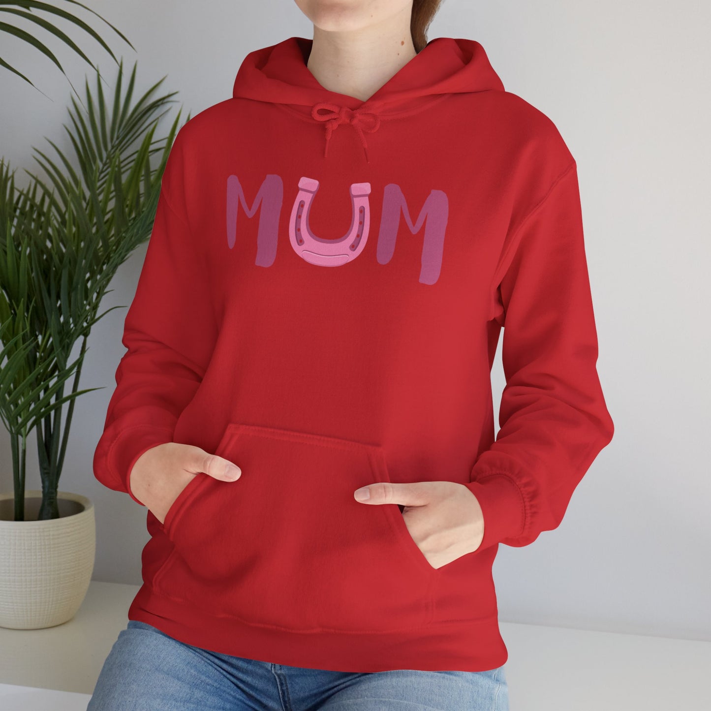 MUM Reitsport Hoodie personalisiert am Ärmel mit Pferdename – Pink Horse Mum Hoodie – emotionales Stall Statement
