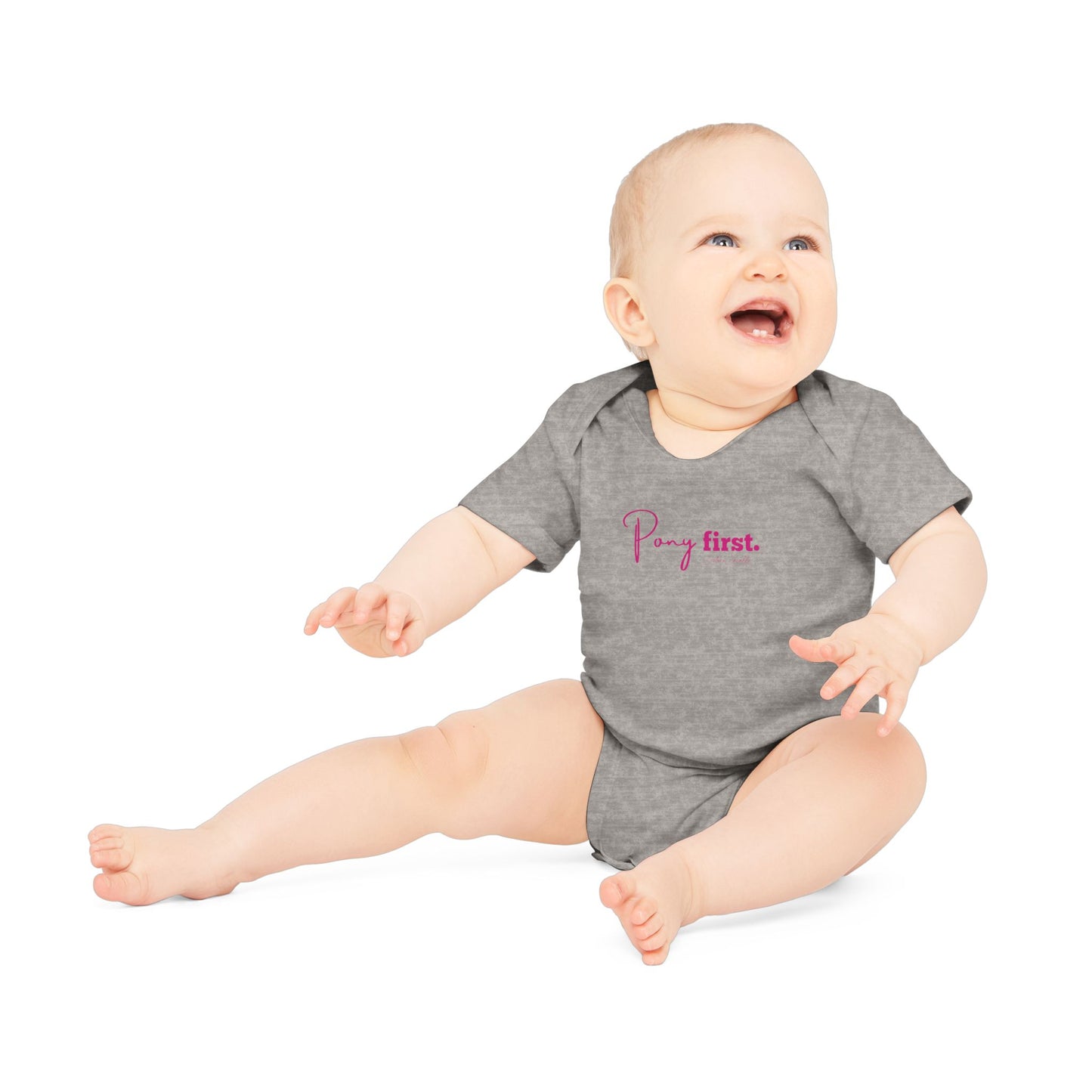 Pony First Baby Body – Pferdeliebe Body | Stall Baby Outfit | Reitsport Geschenkidee