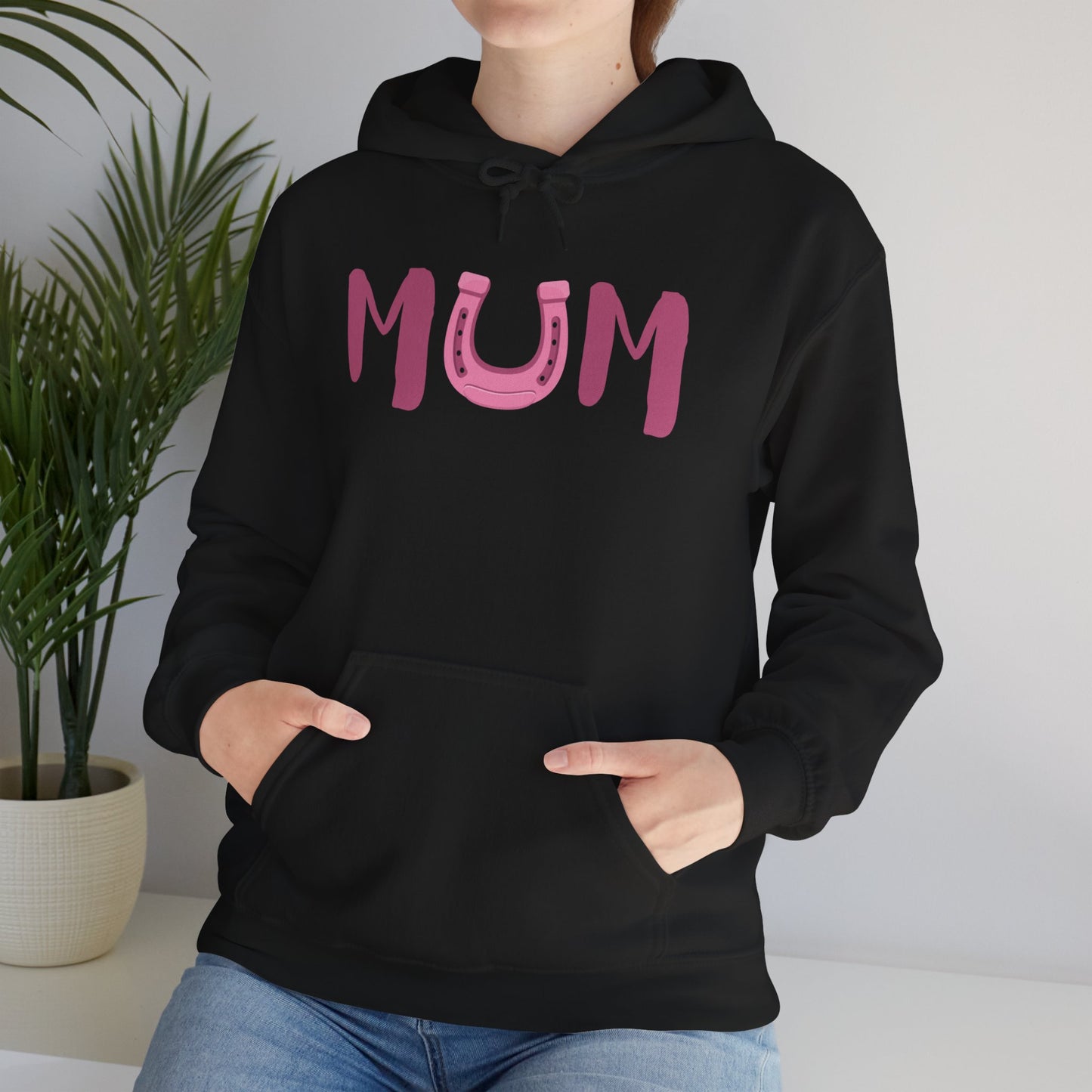 MUM Reitsport Hoodie personalisiert am Ärmel mit Pferdename – Pink Horse Mum Hoodie – emotionales Stall Statement