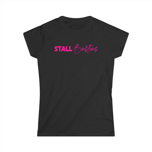 Stall Besties T-Shirt - Reiterfreundinnen Shirt - Pferdemädchen Shirt mit pinkem Aufdruck - Geschenk für Stallfreundin