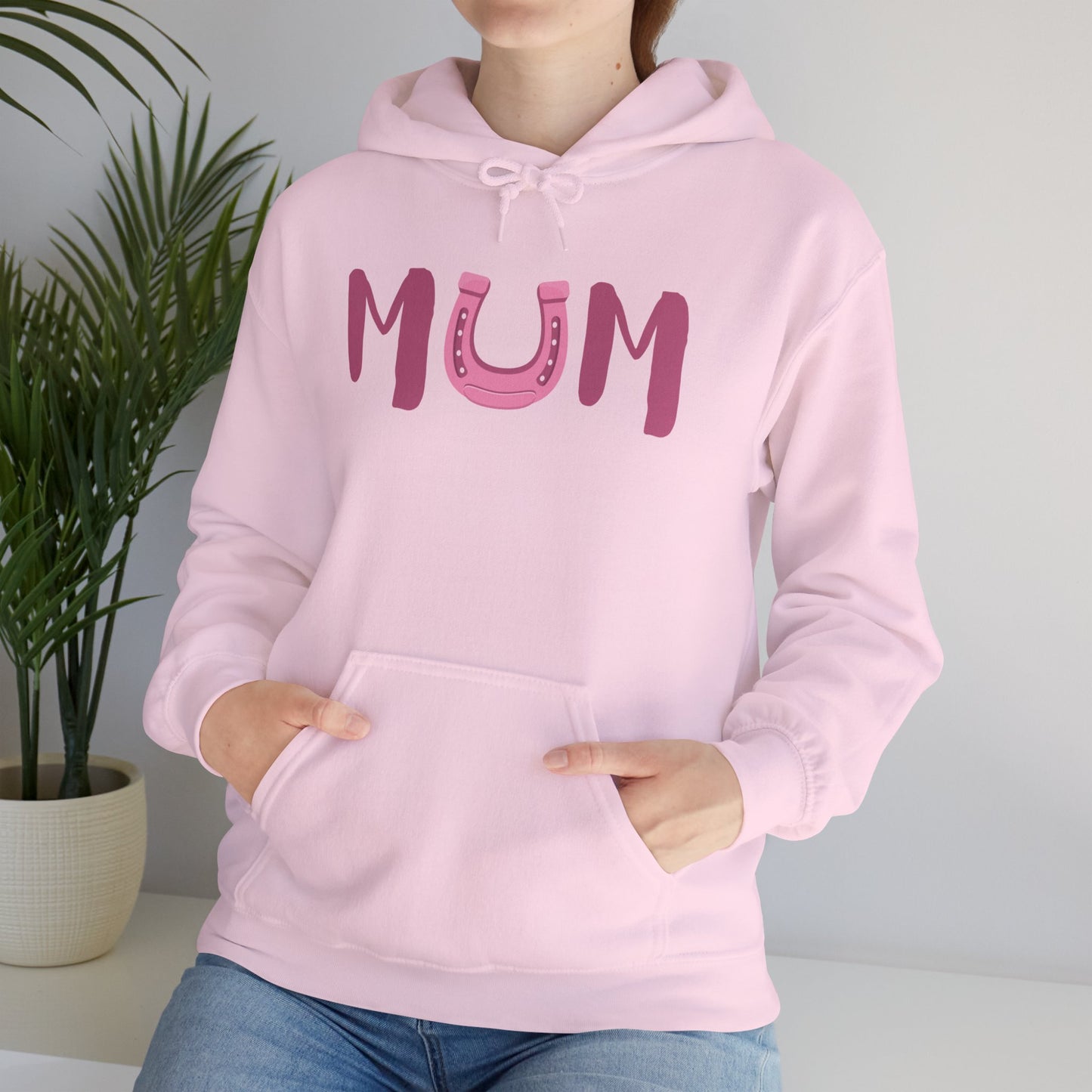 MUM Reitsport Hoodie personalisiert am Ärmel mit Pferdename – Pink Horse Mum Hoodie – emotionales Stall Statement