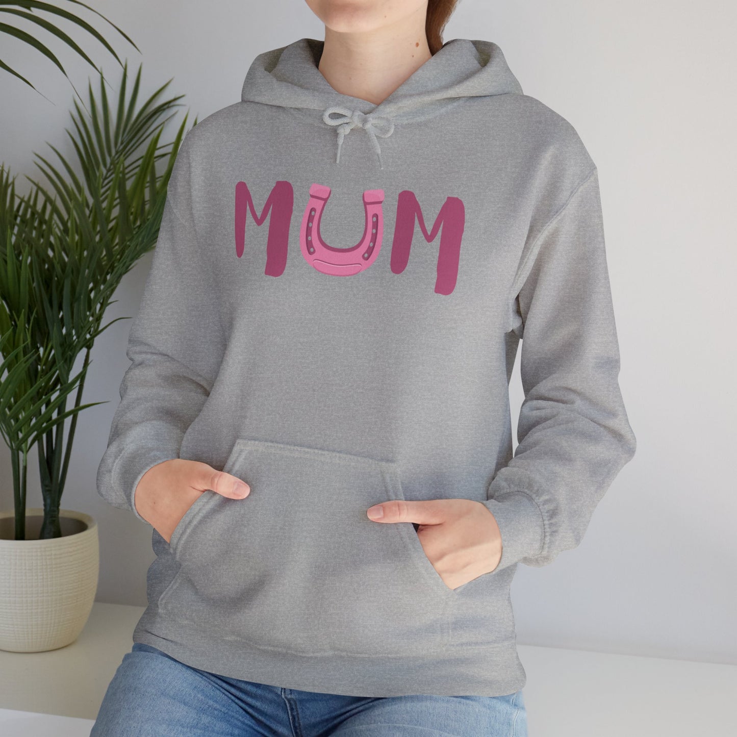 MUM Reitsport Hoodie personalisiert am Ärmel mit Pferdename – Pink Horse Mum Hoodie – emotionales Stall Statement