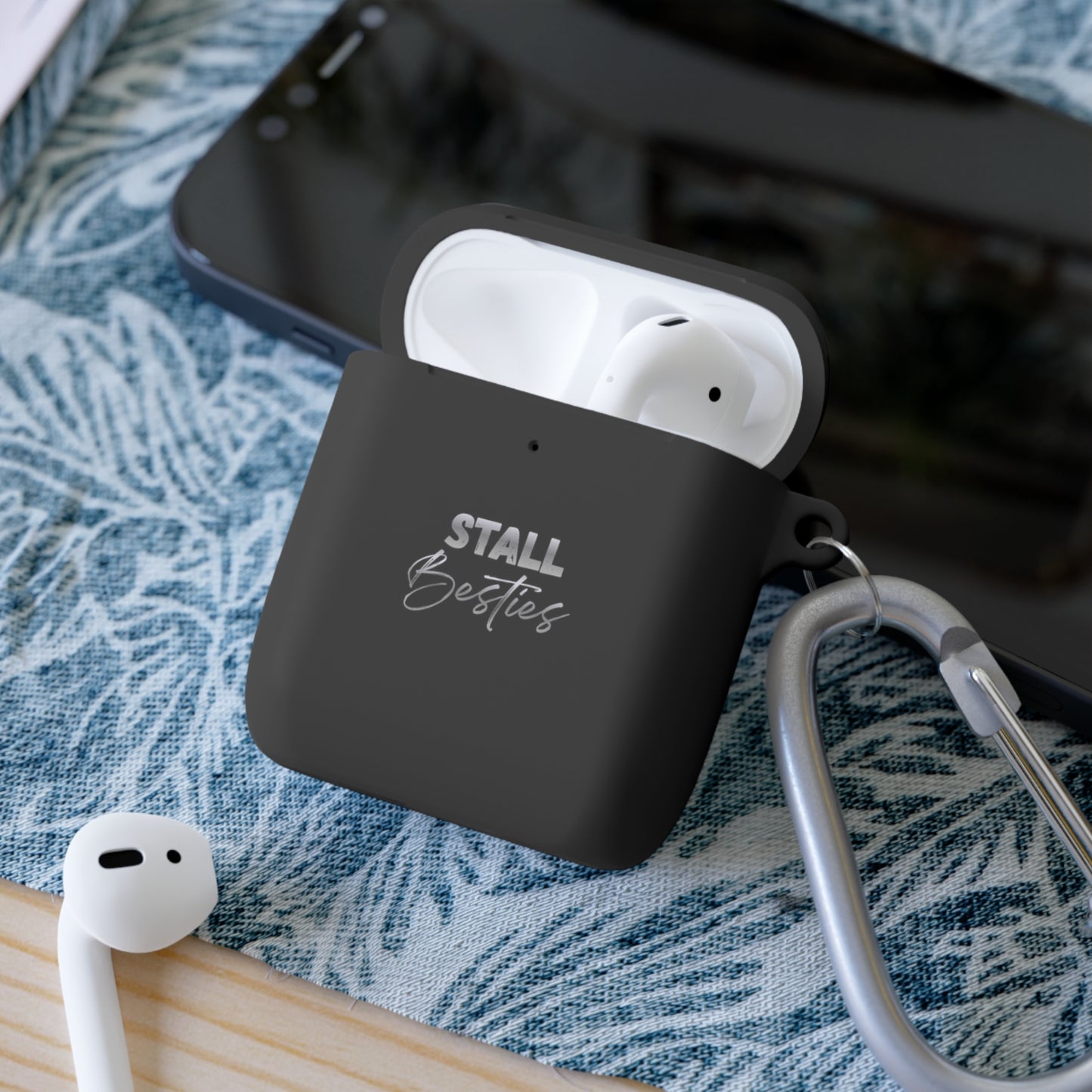 Minimal Personalized AirPods Case Cover — Custom Name Script with Carabiner