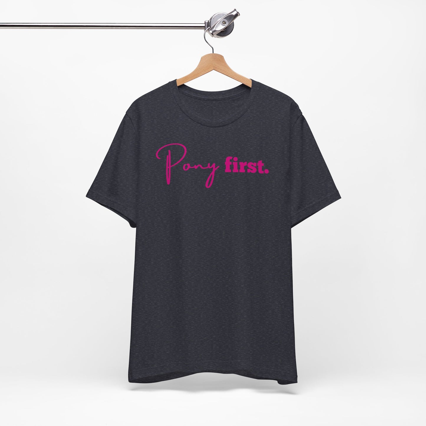 Pony First Shirt Damen – Pferde Liebe Statement | Reiter Girl Fashion | Reitstall Outfit