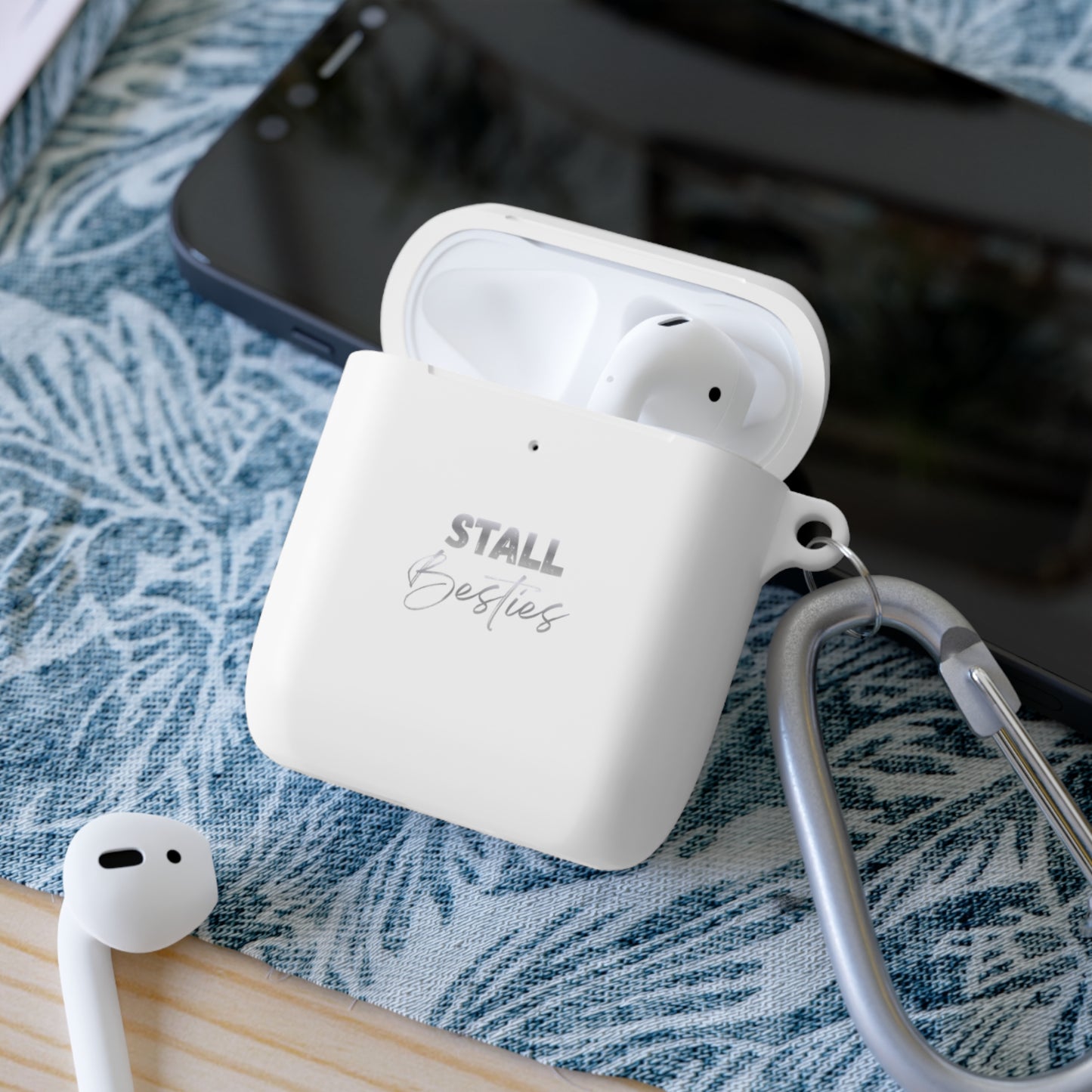 Minimal Personalized AirPods Case Cover — Custom Name Script with Carabiner