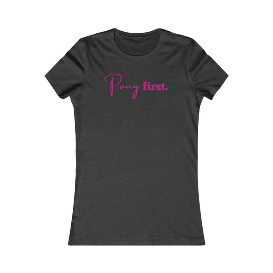 Pony First T-Shirt Damen – Minimalistisches Reitsport Shirt | Pferdemädchen Mode | Stall Style